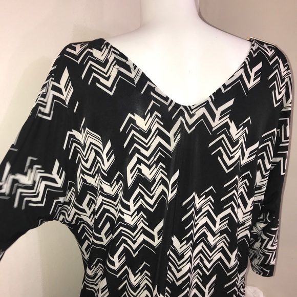 INC. B&W Prints Sleeve Cutout V-Neck Flowy Top - Picture 6 of 11